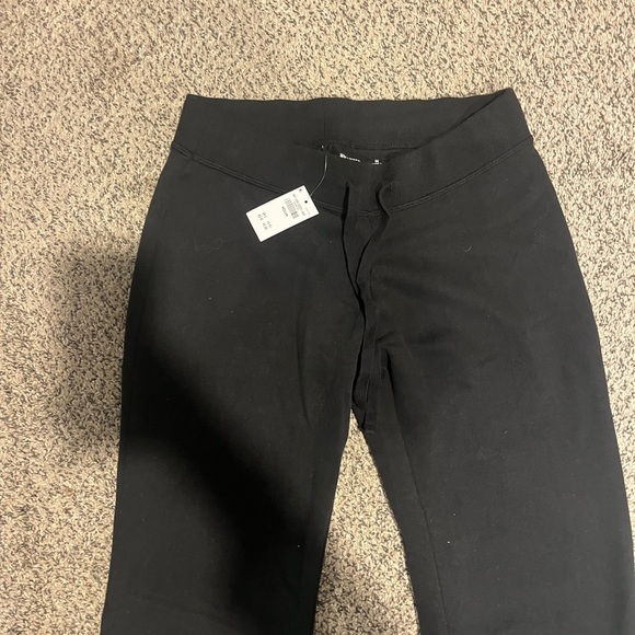 Cozy Black Sweatshirt and Sweatpants Set - Picture 2 of 3